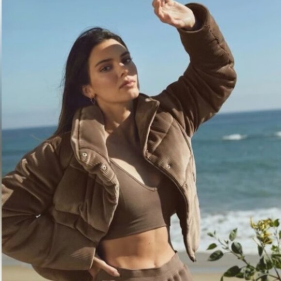 ALO Yoga Jackets & Blazers - ALO Yoga Gold Rush Ribbed Velour Cropped Puffer Jacket Macchiato Brown Size M